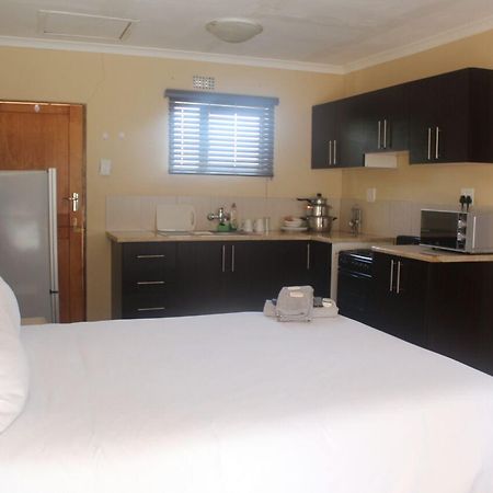 Mbopha Guest House Ulundi Bagian luar foto