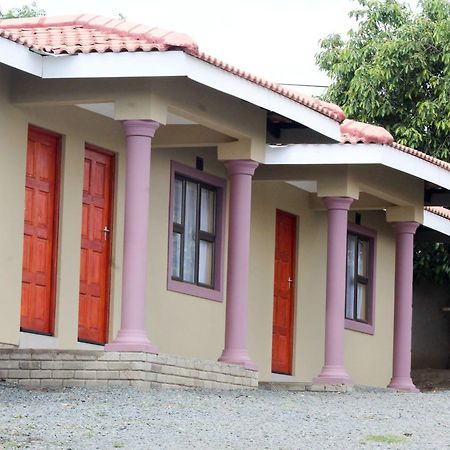 Mbopha Guest House Ulundi Bagian luar foto
