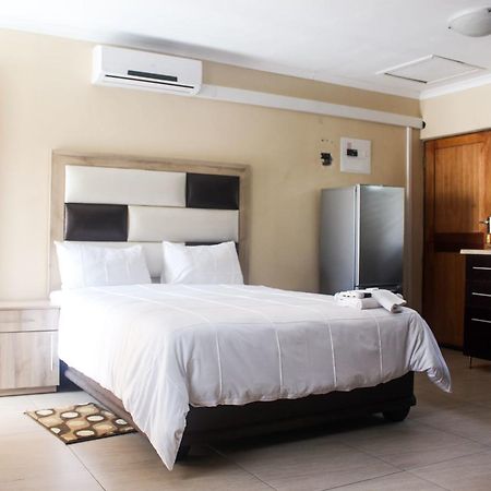 Mbopha Guest House Ulundi Bagian luar foto