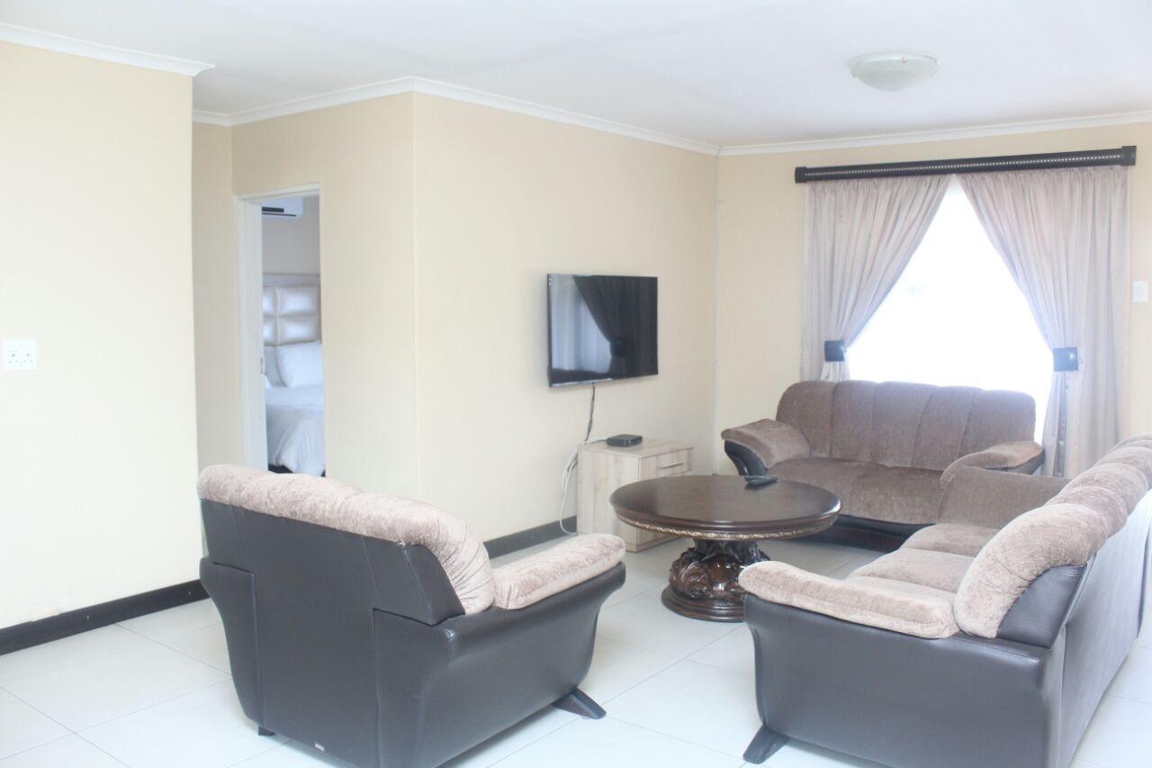 Mbopha Guest House Ulundi Bagian luar foto