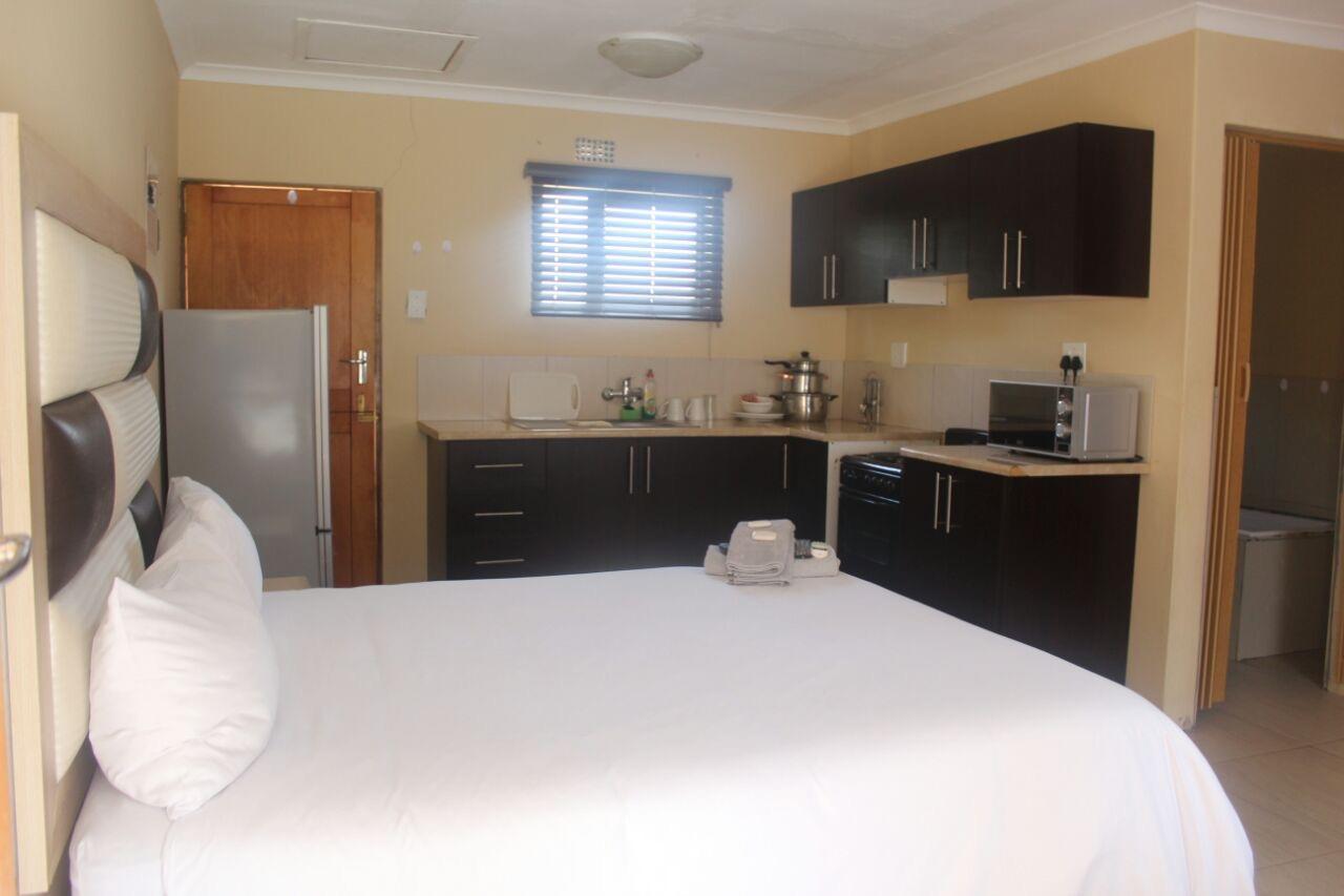 Mbopha Guest House Ulundi Bagian luar foto