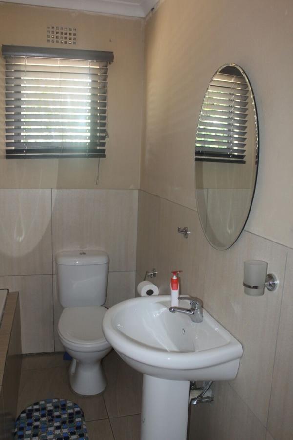 Mbopha Guest House Ulundi Bagian luar foto