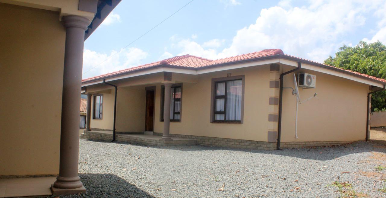 Mbopha Guest House Ulundi Bagian luar foto