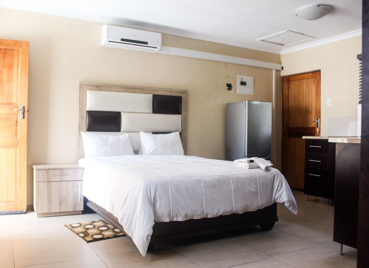 Mbopha Guest House Ulundi Bagian luar foto
